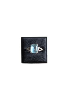 Vintage Avon Size 8 Silver Toned Blue Topaz Band Ring